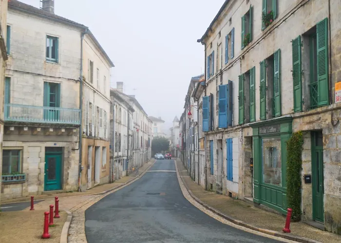 D'ici Et D'ailleurs Brantôme